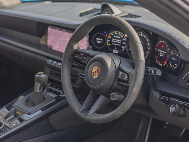 PORSCHE 911 Photo 8