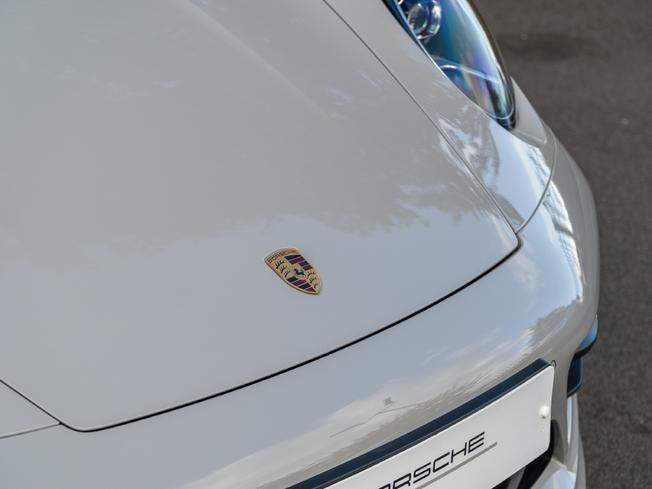 PORSCHE 911 Photo 10