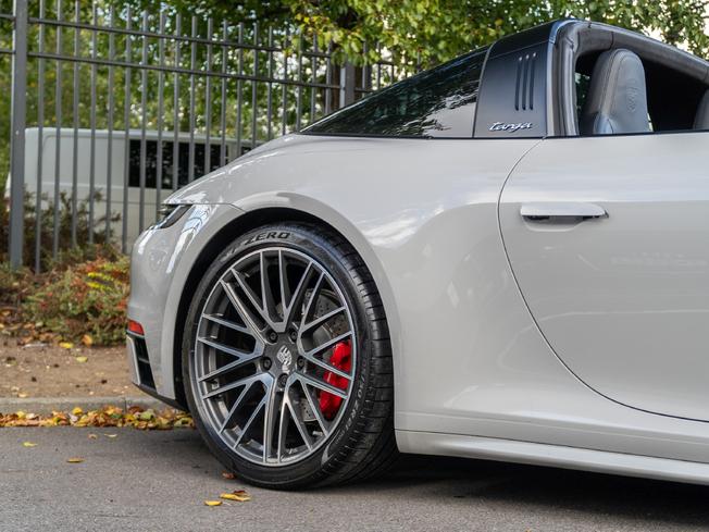 PORSCHE 911 Photo 13