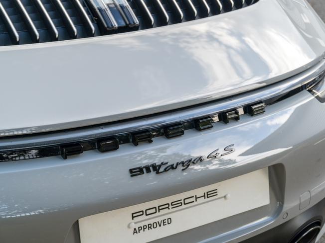 PORSCHE 911 Photo 16