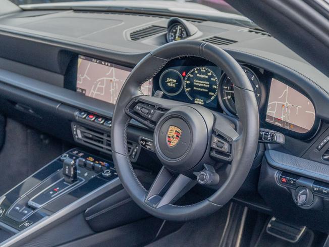 PORSCHE 911 Photo 21