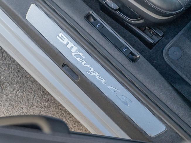 PORSCHE 911 Photo 25