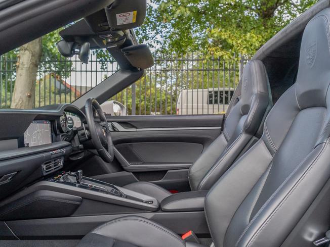 PORSCHE 911 Photo 3