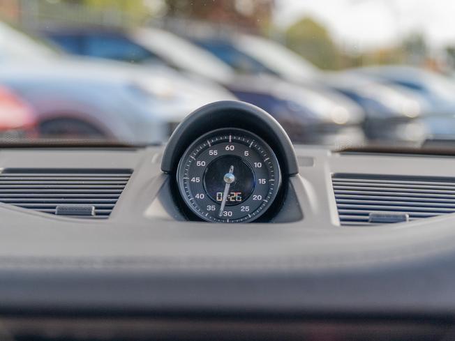 PORSCHE 911 Photo 33
