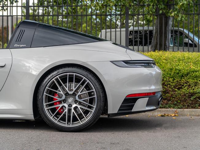 PORSCHE 911 Photo 43