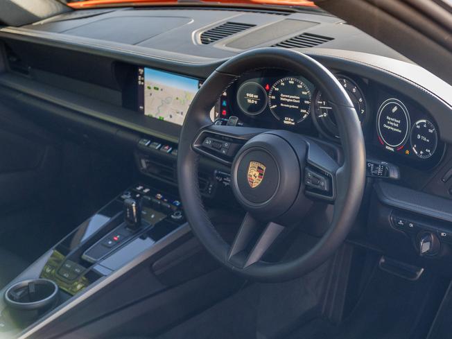 PORSCHE 911 Photo 3