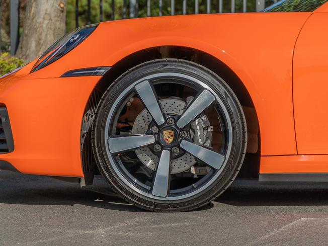 PORSCHE 911 Photo 4
