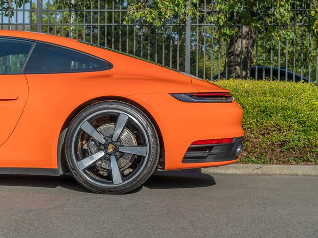PORSCHE 911 Photo 40