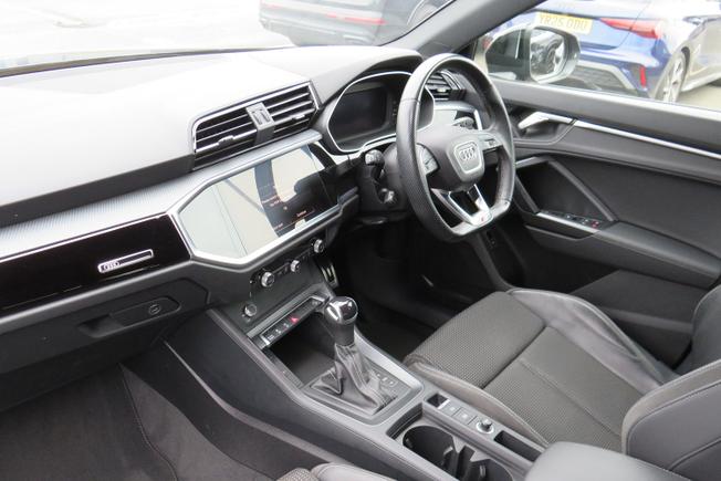 AUDI Q3 Photo 11