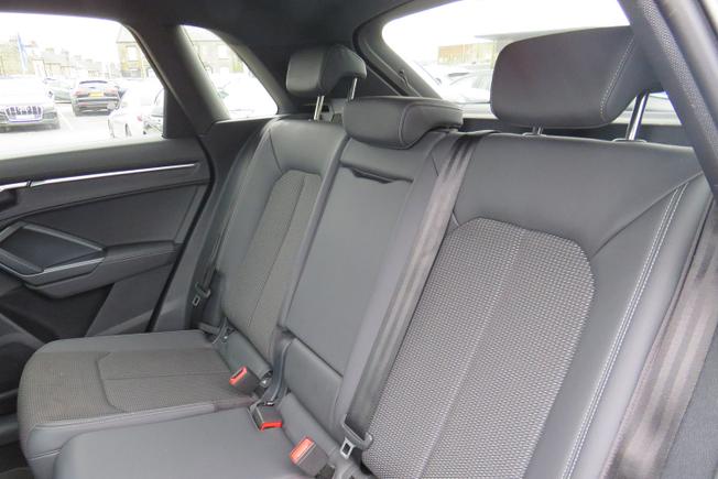 AUDI Q3 Photo 14