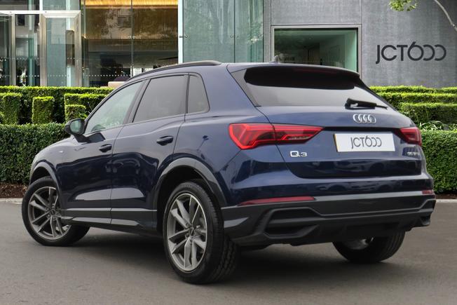 AUDI Q3 Photo 2