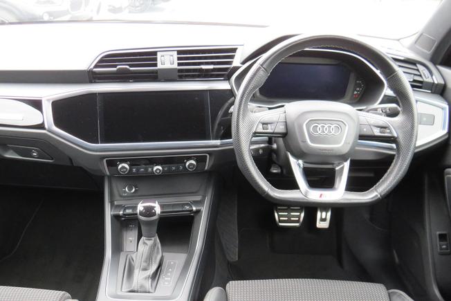 AUDI Q3 Photo 20