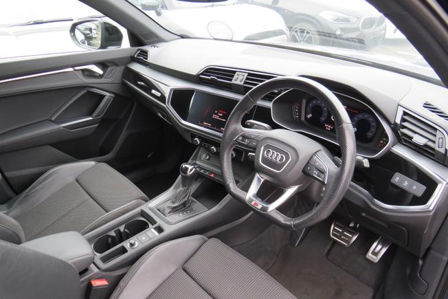 AUDI Q3 Photo 21