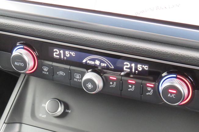 AUDI Q3 Photo 30