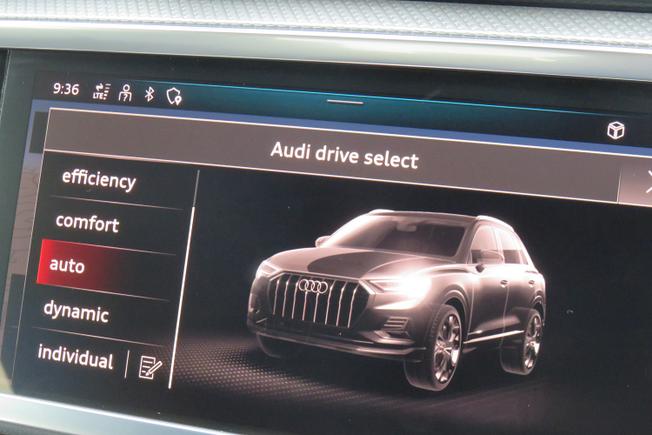 AUDI Q3 Photo 32