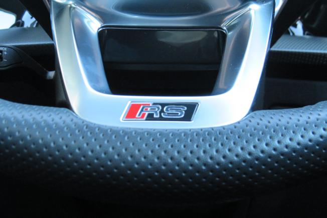 AUDI RS3 Photo 26