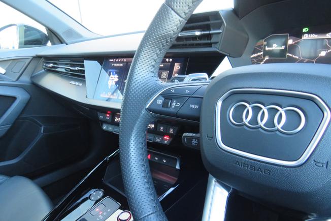 AUDI RS3 Photo 38