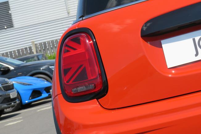 MINI Hatch Photo 11