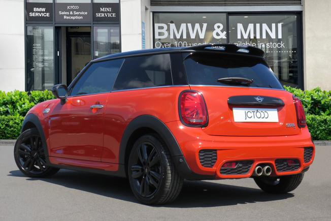 MINI Hatch Photo 2