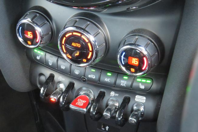 MINI Hatch Photo 20