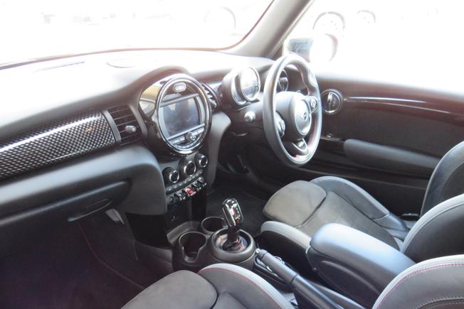 MINI Hatch Photo 24
