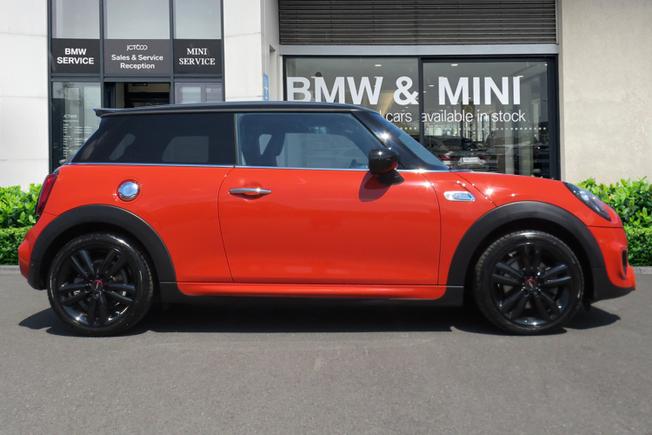 MINI Hatch Photo 3