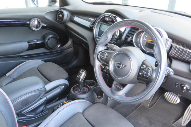 MINI Hatch Photo 30
