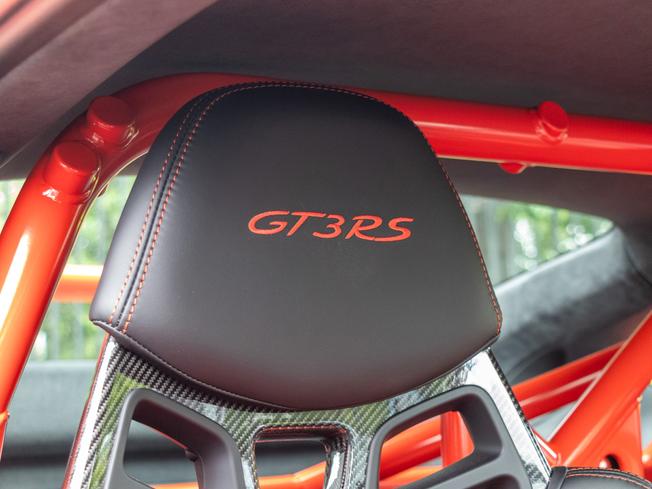 PORSCHE 911 Photo 10
