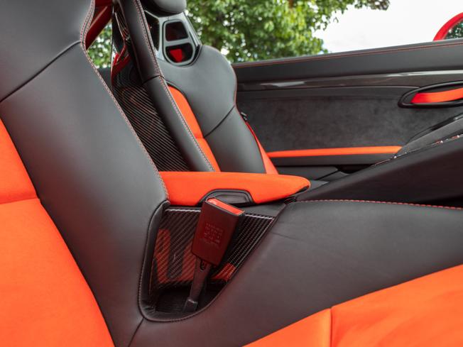 PORSCHE 911 Photo 12