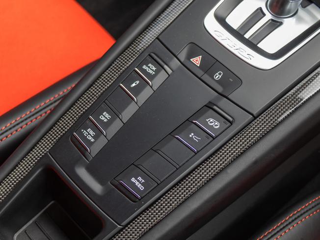 PORSCHE 911 Photo 18
