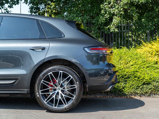 PORSCHE Macan Photo 39