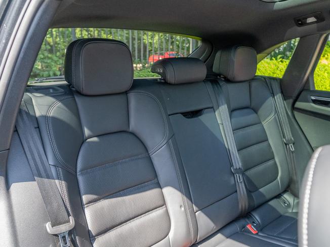 PORSCHE Macan Photo 9