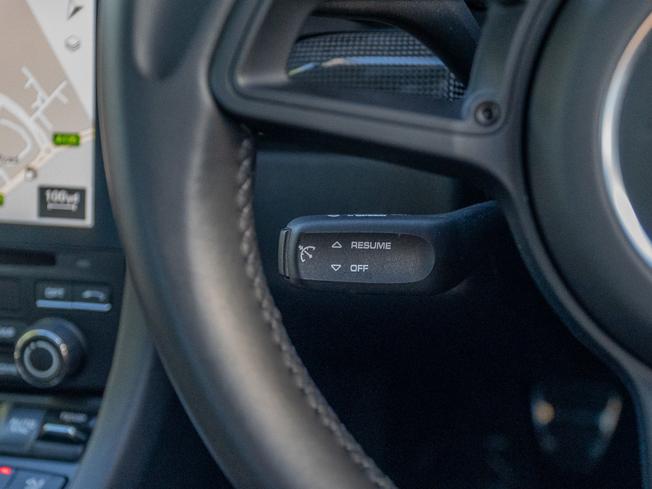 PORSCHE 911 Photo 21