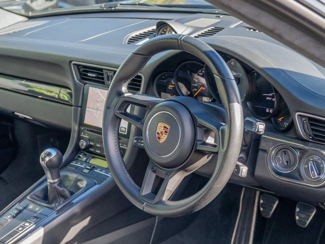 PORSCHE 911 Photo 8