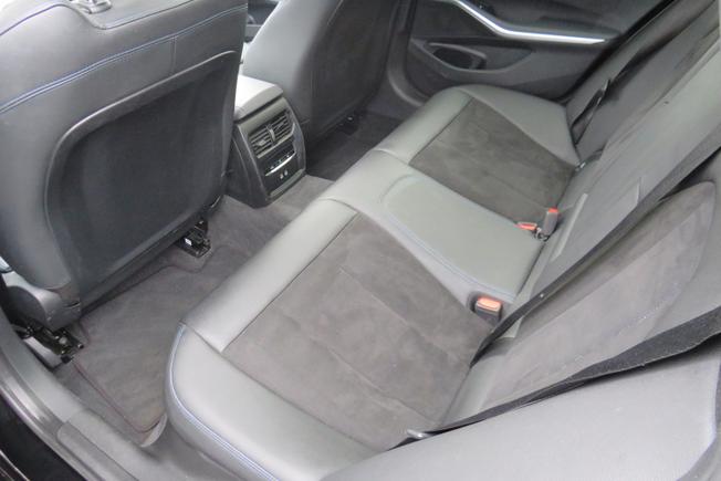 BMW 3 Series Photo 16