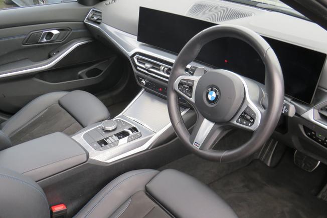 BMW 3 Series Photo 25