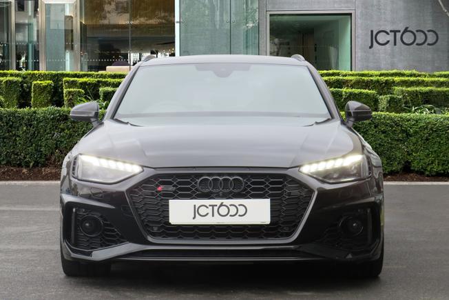 AUDI Rs4 Avant Photo 4