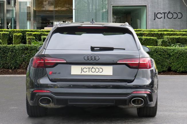 AUDI Rs4 Avant Photo 5