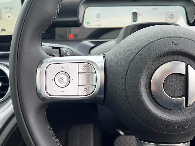 SMART Hashtag 3 Photo 23