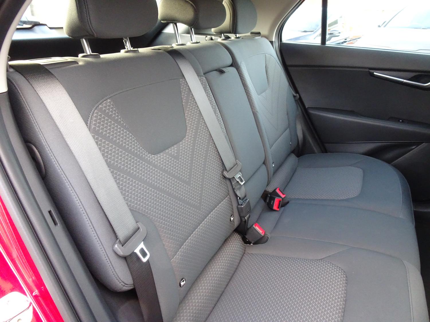 3x3 point outlet rear seat belts