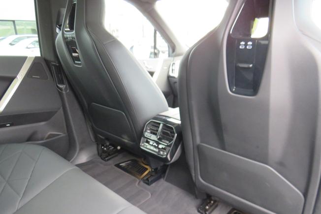 BMW Ix Photo 13