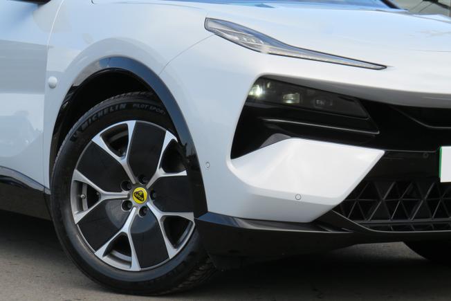 LOTUS Eletre Photo 10