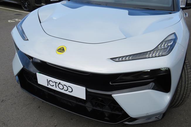 LOTUS Eletre Photo 12