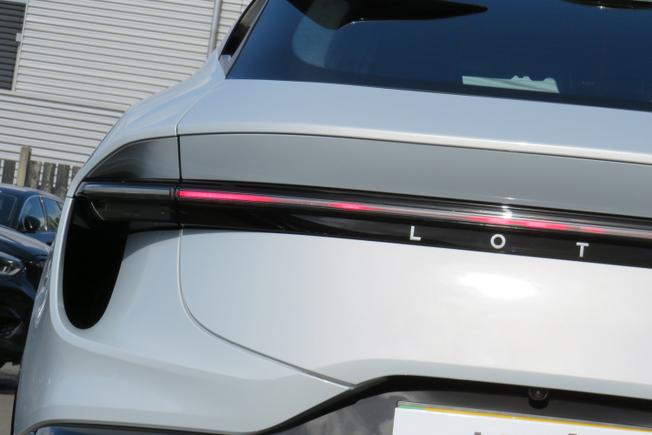 LOTUS Eletre Photo 43