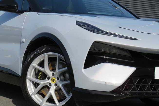 LOTUS Eletre Photo 10