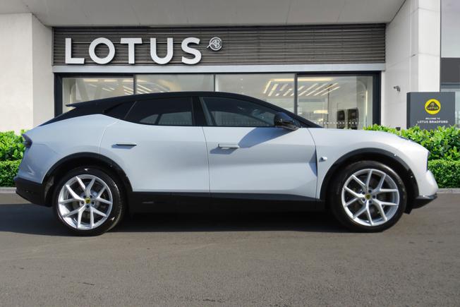 LOTUS Eletre Photo 11