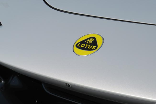 LOTUS Eletre Photo 14