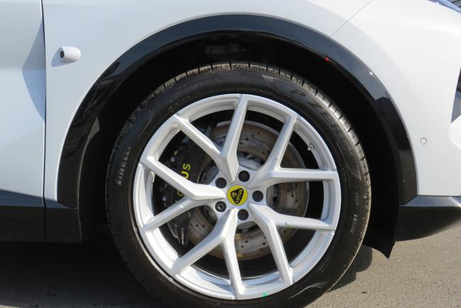 LOTUS Eletre Photo 16