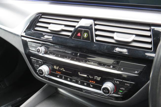 BMW 5 Series Photo 24