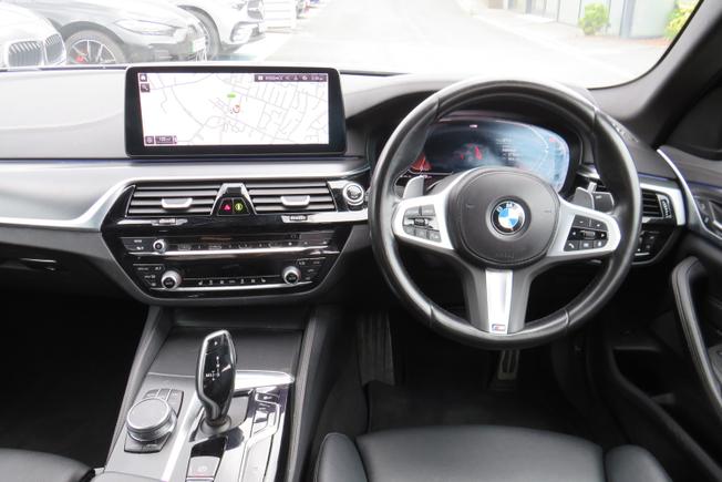 BMW 5 Series Photo 32